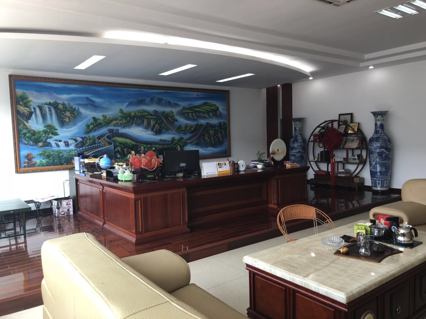 驪微電子電源芯廠家辦公一角